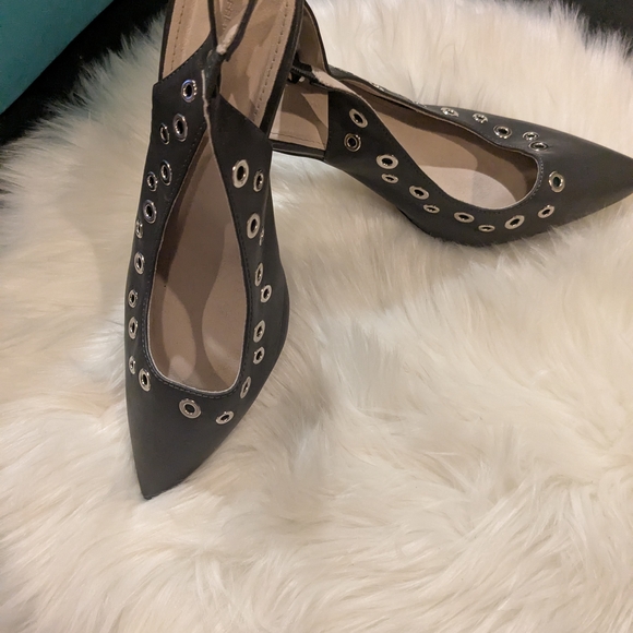 Elegant Dark Green Slingback Heels - Picture 2 of 3